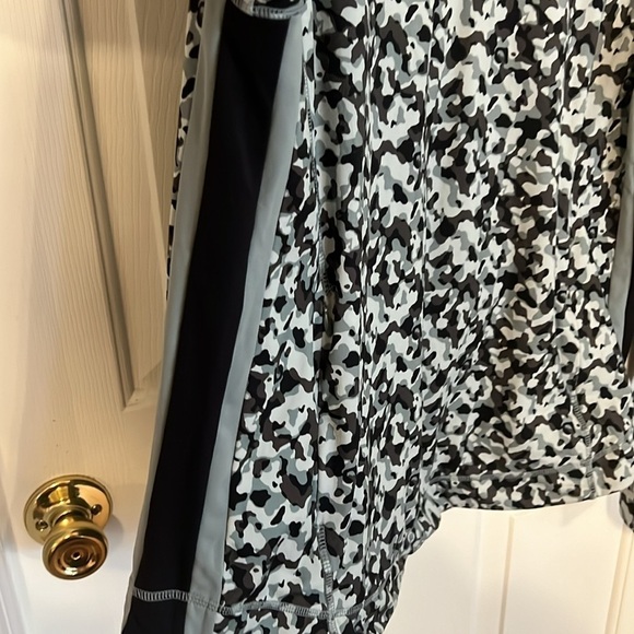 T by Talbots athletic wear. Pullover long sleeve top and leggings. Size XL-LP. - Picture 4 of 16